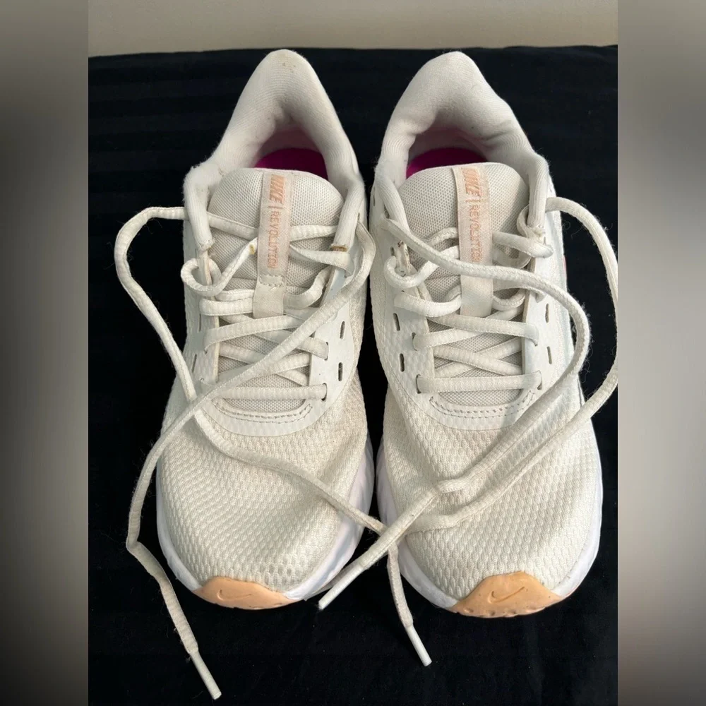 Nike Revolution 5 Summit White (Women's) - Size 6